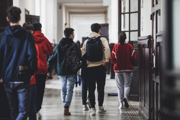 Liceu din București, evacuat de urgență, după ce mai mulți elevi au început să se simtă rău
