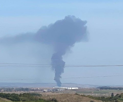 Incendiu de proporții cu degajări mari de fum în Ungheni