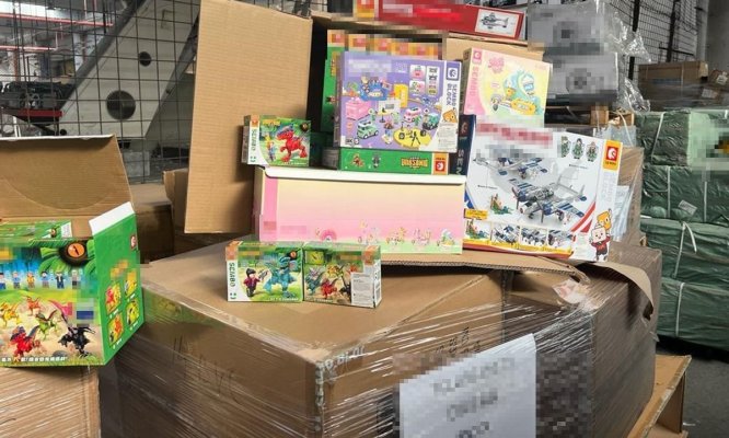 Jucării contrafăcute, confiscate de polițiști, în Portul Constanța