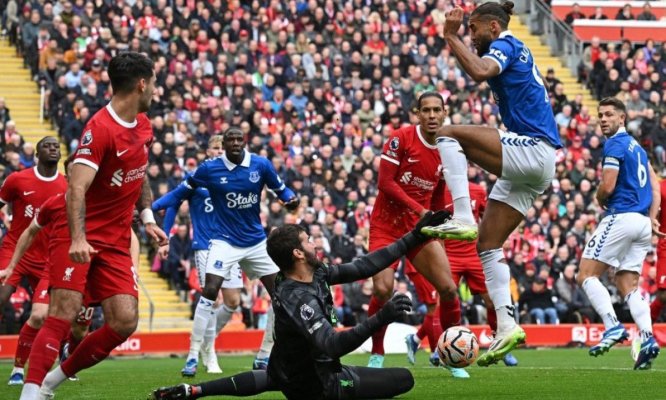 Liverpool - Everton 2-0. ”Cormoranii” câștigă și sunt lideri în Premier League 