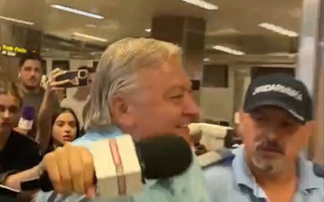Dănuţ Lupu, ridicat de polițiști de la aeroport