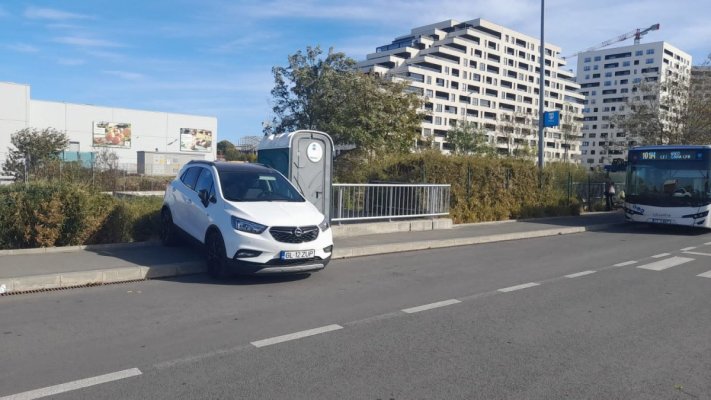 În atenția Poliției Naționale și Locale! La așa oraș, așa șofer și așa parcare!