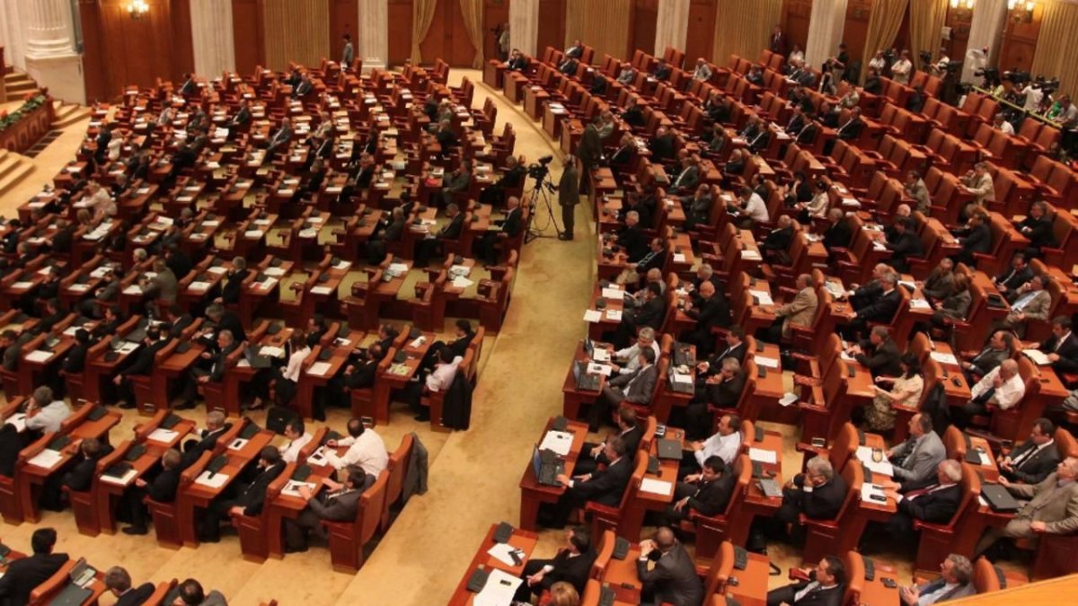 A inceput dezbaterea proiectului legii pensiilor in plenul Camerei Deputatilor