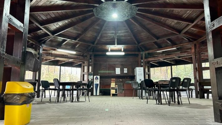 Continuă lucrările de reparații a pavilioanelor destinate persoanelor vârstnice din oraș