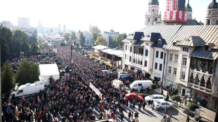 Iaşi: 450.000 de persoane au venit la evenimentele organizate de Hramul 'Sfintei Cuvioase Parascheva'