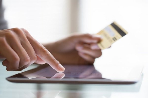 Probleme mari pentru românii care au cont și card la Banca Transilvania. Avertismentul băncii