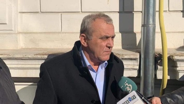 Primarul din Mioveni, arestat pentru trafic de influență, a fost suspendat din funcție