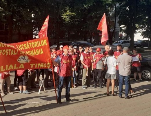 Angajații din Poșta Română protestează în faţa Ministerului Cercetării și Digitalizării