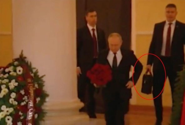 Vladimir Putin a mers cu valiza nucleară în China 