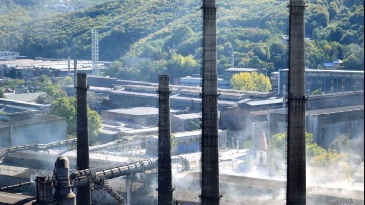 Muncitori la un pas de moarte la combinatul siderurgic din Reșița, după ce o oală cu oțel topit s-a crăpat