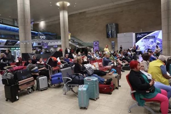 Un avion al MApN a fost trimis în Cairo pentru a-i aduce în țară 41 de români din Fâșia Gaza 