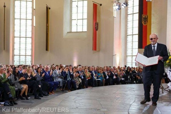 Salman Rushdie, recompensat cu Premiul pentru Pace la Târgul Internaţional de Carte de la Frankfurt
