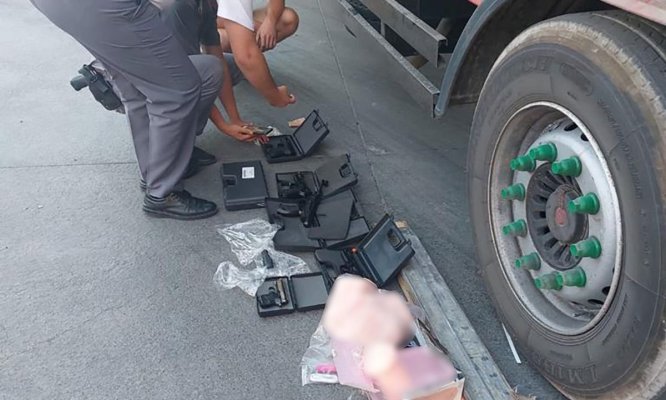 Camion burdușit cu arme, prins la PTF Isaccea! Video