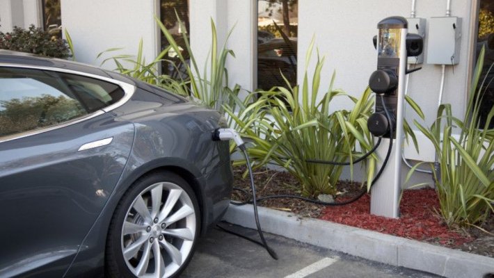 Un proprietar de Tesla spune că „i-a stat inima în loc” când a primit factura de la service
