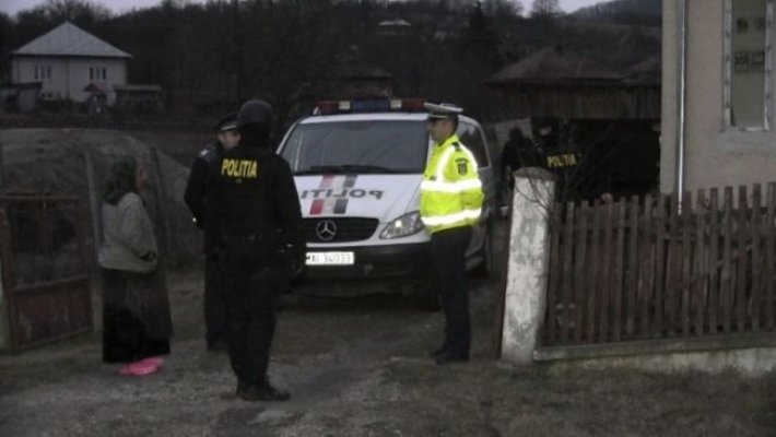 O femeie și-a bătut vecinul cu o rangă pentru o mână de pământ