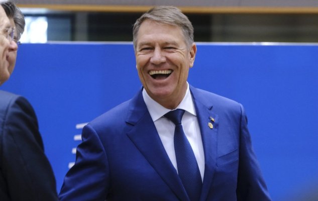 Klaus Iohannis blochează legea care introduce în supermarketuri case de marcat dedicate familiilor cu copii 