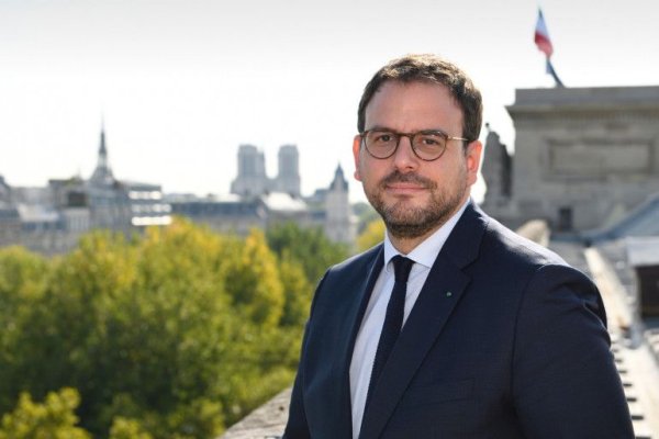 Franţa: Ţigări mai scumpe şi în curând interzise în parcuri şi pe plaje