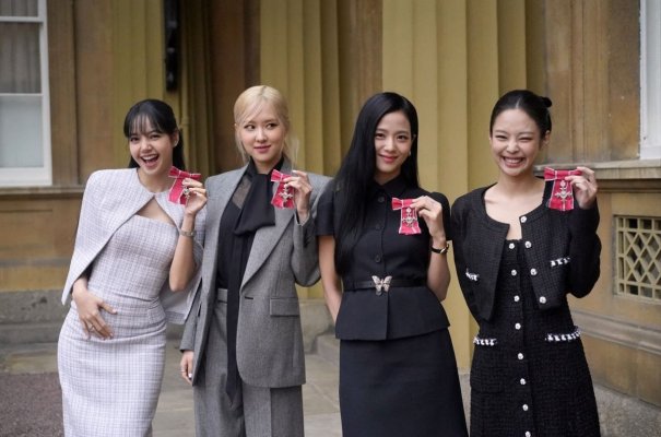 Grupul K-pop BLACKPINK, recompensat de regele Charles al III-lea cu medalii onorifice MBE