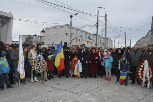 Ziua Națională, sărbătorită cu onoruri militare, în Piața Republicii din Mangalia