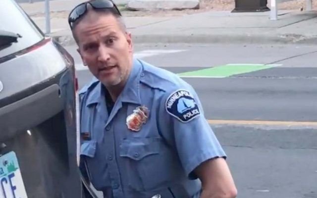 Derek Chauvin, fostul poliţist care l-a omorât pe George Floyd, înjunghiat în închisoare