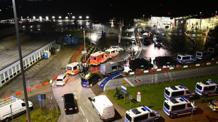 După 18 ore în care un bărbat și-a ținut ostatic copilul, alerta de pe aeroportul din Hamburg s-a încheiat