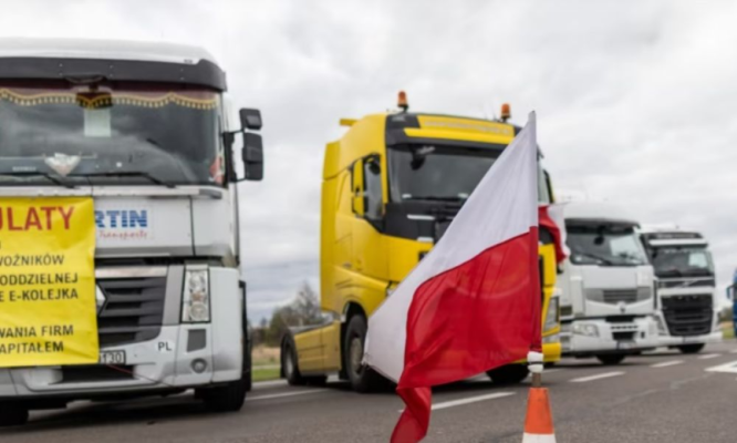 Protestul transportatorilor polonezi: Peste 20.000 de vehicule, blocate la graniţa dintre Polonia şi Ucraina