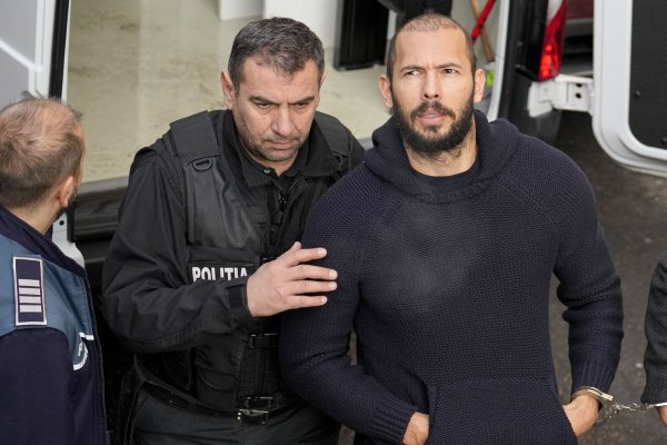 Andrew Tate acuză că războiul Israel - Hamas e o diversiune