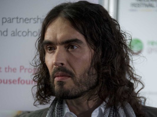 Actorul britanic Russell Brand, acuzat de agresiune sexuală într-un proces intentat la New York