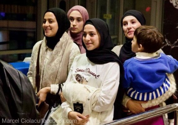 Avionul cu primul grup de români evacuaţi din Gaza a aterizat la Bucureşti. Video
