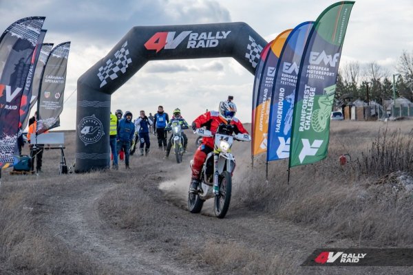 Motocicliștii au „făcut“ legea la 4V Rally Raid Constanța – România