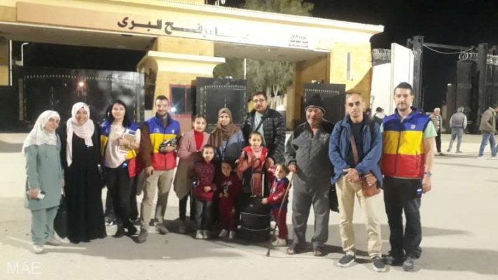 MAE: 12 cetăţeni români şi membri de familie au fost evacuaţi din Fâşia Gaza