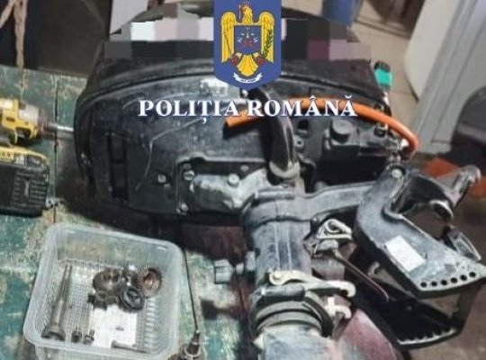 Trei bărbați cercetați, după ce au furat motoare de barcă, la Hârșova