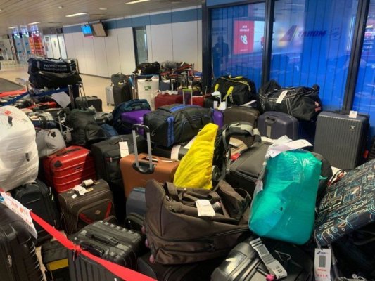 Nouă escrocherie: Bagaje nerevendicate din aeroport, la vânzare pentru 10 lei