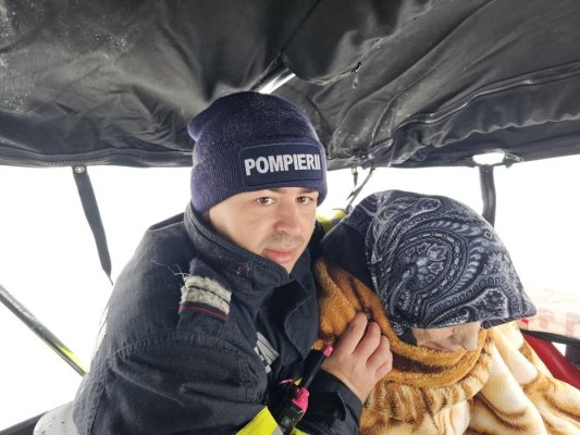 O gravidă și o bătrână au fost preluate de către militarii ISU cu șenilată. Video 
