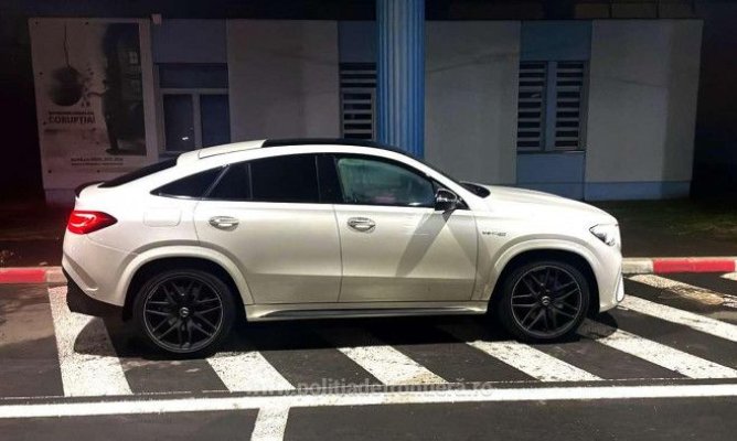 Un român a rămas fără Mercedesul de 120.000 de euro când a încercat să intre cu el în țară 