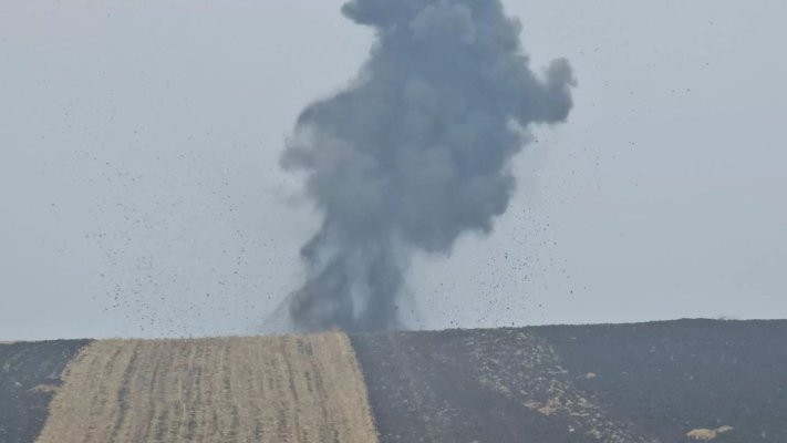 O bombă de 50 de kilograme găsită în câmp a fost detonată 