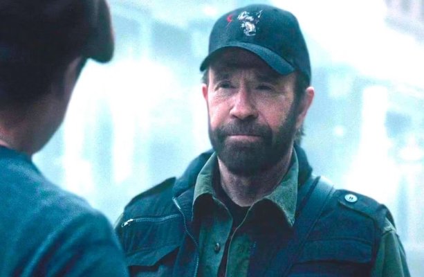 Surpriză de proporții în lumea filmului! După o pauză de 11 ani, Chuck Norris revine pe ecrane