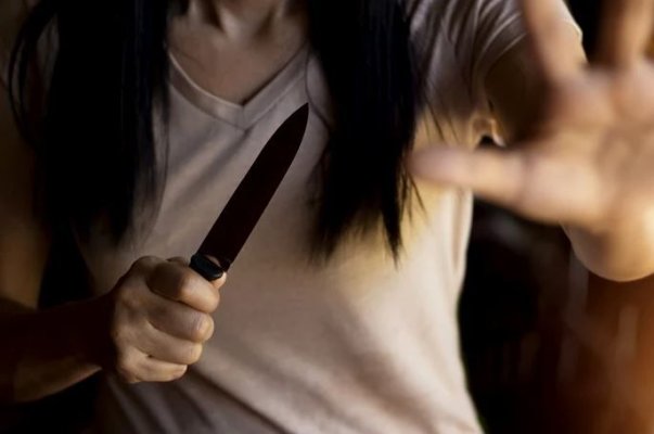 Bărbat înjunghiat de o femeie într-un atelier de artă. De la ce ar fi pornit conflictul