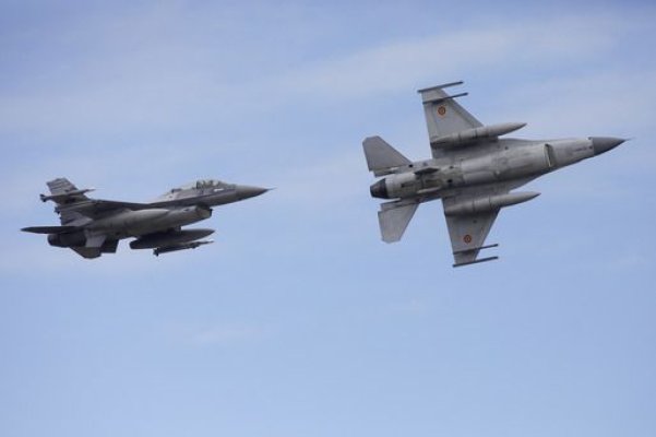 Derco şi Aerostar au semnat un Acord pentru întreţinerea flotei de avioane F-16 a Forţelor Aeriene Române