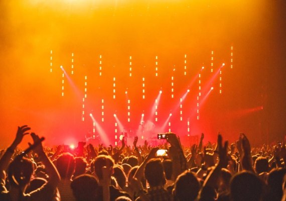 Când lansează Guns N' Roses noua piesă, 