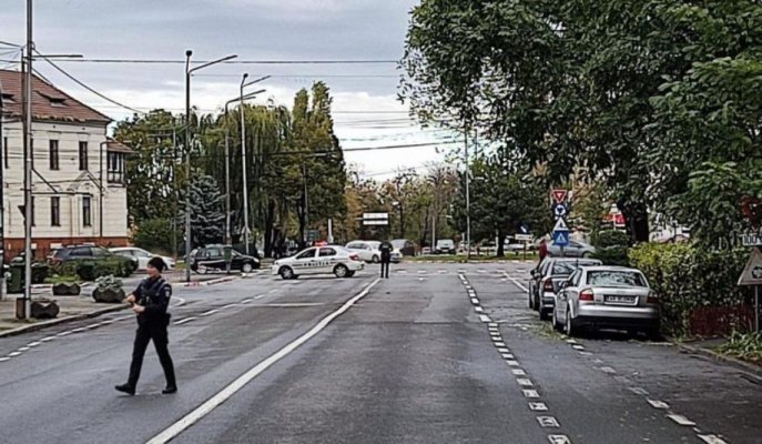 O femeie a sunat la 112 şi a anunţat că o bombă ar fi fost montată pe una dintre maşinile sale