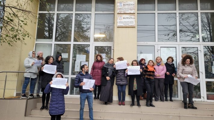 Ghișeele Caselor de Pensii, ITM-urilor și AJOFM-urilor s-au închis pentru două ore!