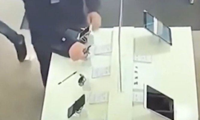 Un bărbat a sustras 14 telefoane mobile dintr-un magazin situat într-un mall din Constanța