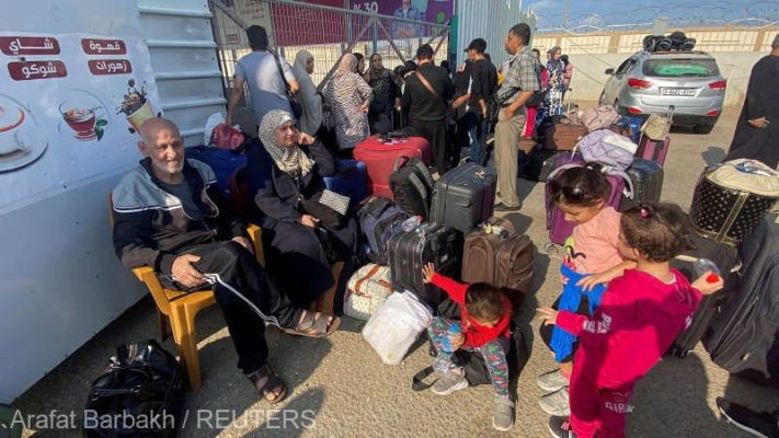 Gaza: Primii cetăţeni străini şi persoane cu dublă cetăţenie au trecut prin terminalul de la Rafah spre Egipt