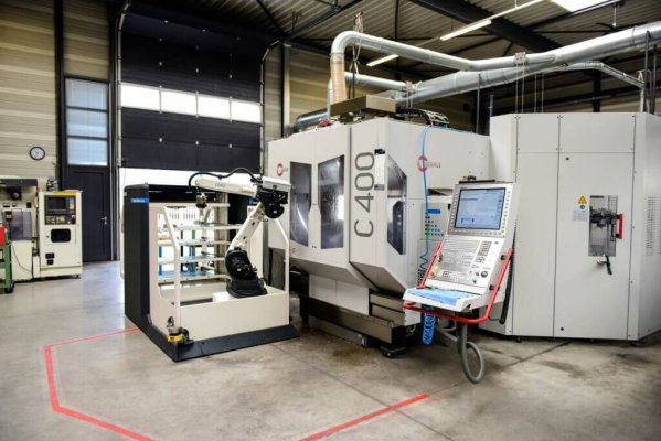 Hermle, unul dintre cei mai mari producători de maşini-unelte din Europa, intră în România