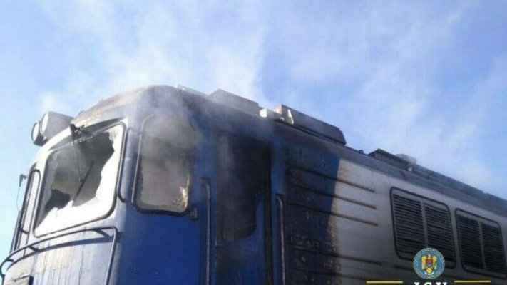 Incendiu de proporții. Locomotiva unui tren încărcat cu pasageri a luat foc