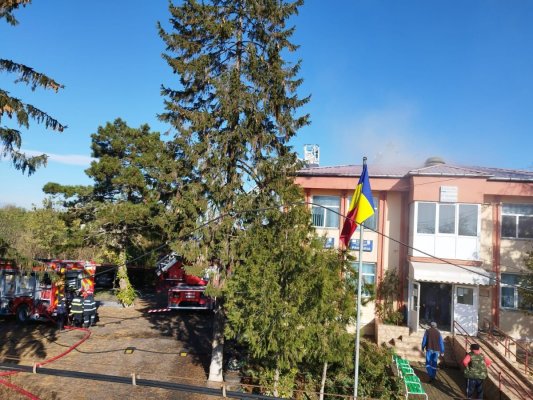 Incendiu la Primăria Sfântu Gheorghe: pompierii au intervenit în forță
