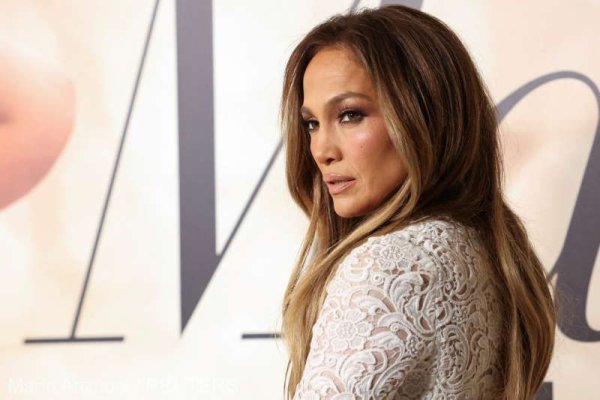 Jennifer Lopez, aproape goală în noul său videoclip! Arată incredibil, la 54 de ani