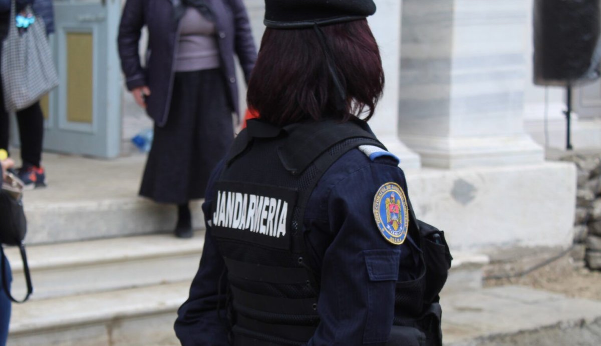 Jandarmerita a Brigazii Speciale de Interventie, descoperita cu droguri la un control in trafic