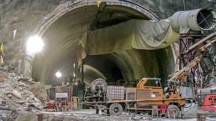 India: Cei 41 de muncitori rămaşi blocaţi în tunelul din Silkyara au fost salvaţi după 17 zile